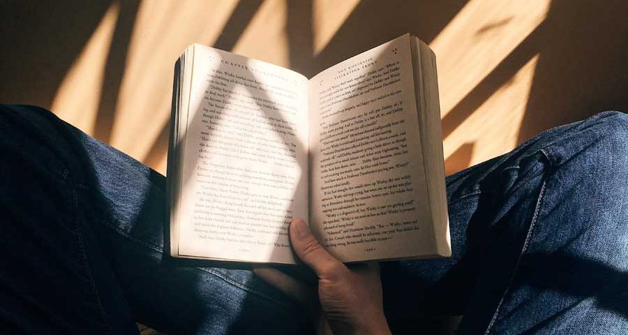 Buchhilfe.net: Zusammenfassungen, Inhaltsangaben und Personenbeschreibungen